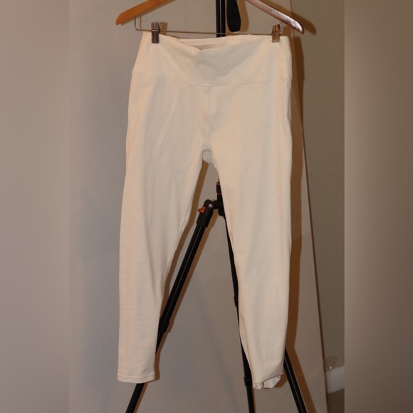 EUC White Fabletics Powerhold Active Leggings Size L - Picture 2 of 5